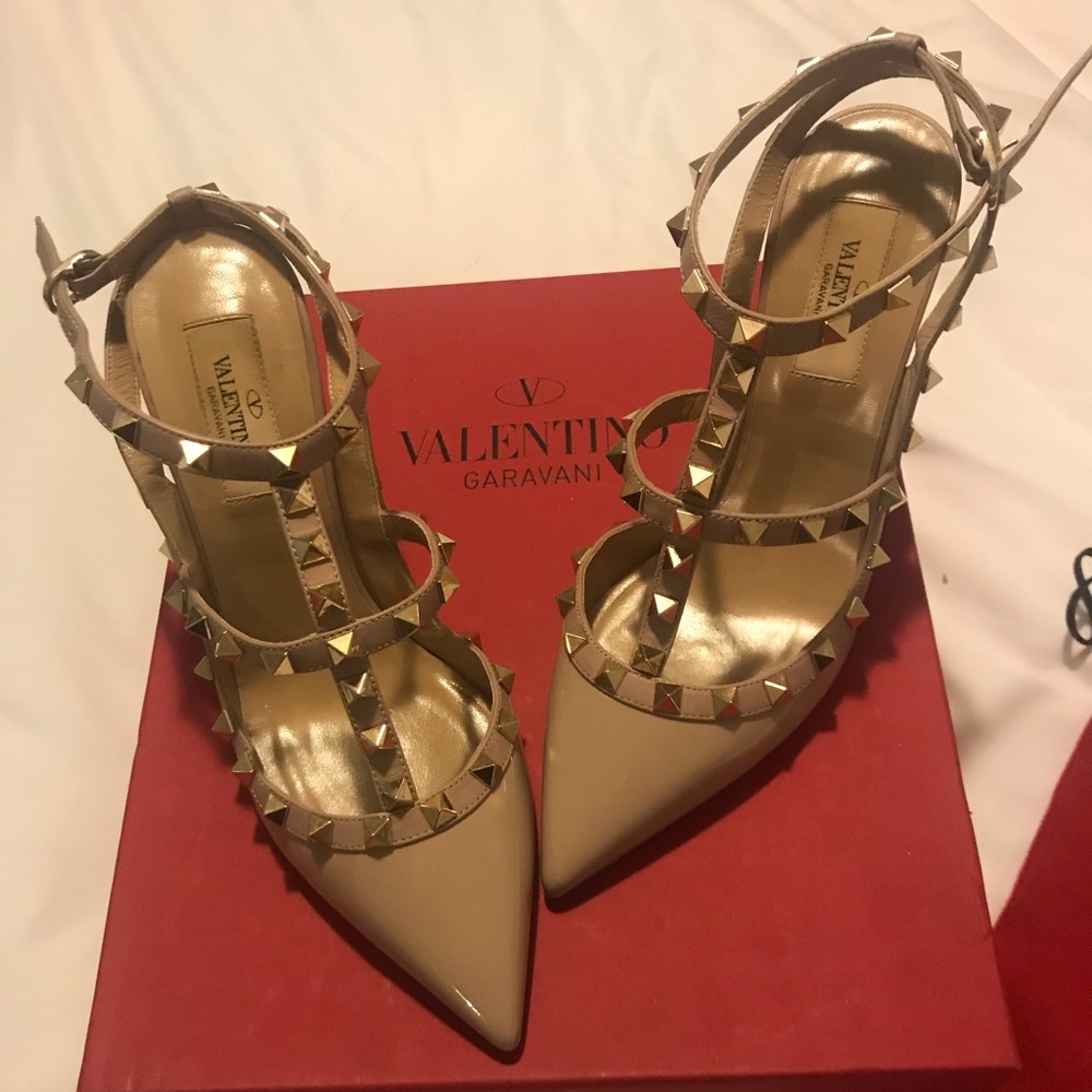 VALENTINO Patent Blush Rockstud Heels 38